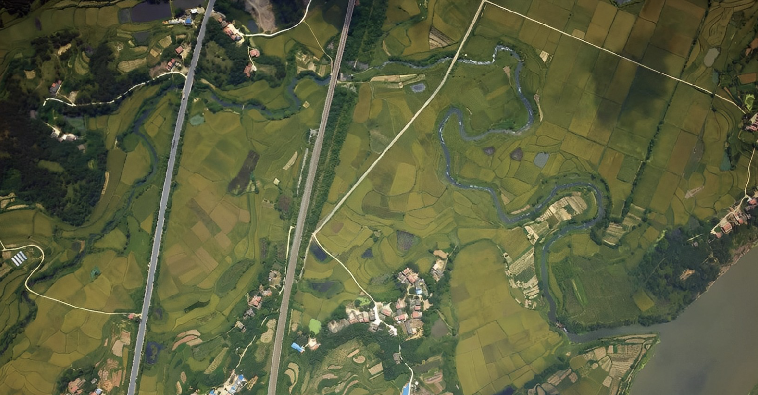 GCP и GNSS — геодезист с тахеометром